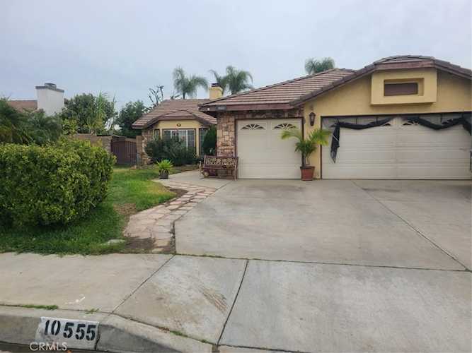 10555 Elm Ave, Bloomington, CA 92316