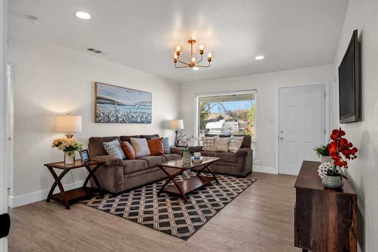 219 Needles Way, Folsom, CA 95630