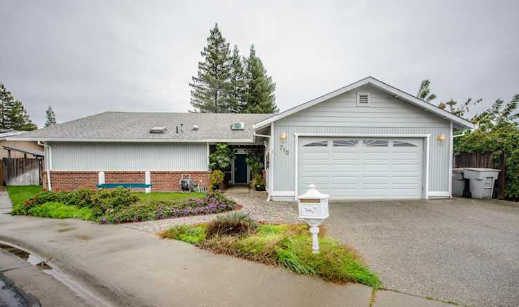 715 Dartmouth Place, Woodland, CA 95695