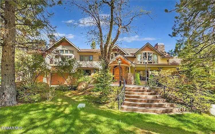 32310 Hummingbird Ct, Running Springs, CA 92382