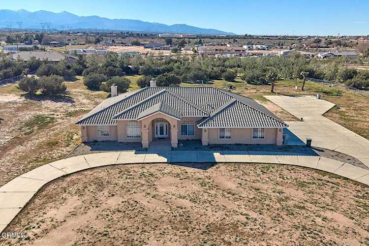 7176 Cataba Rd, Oak Hills, CA 92344