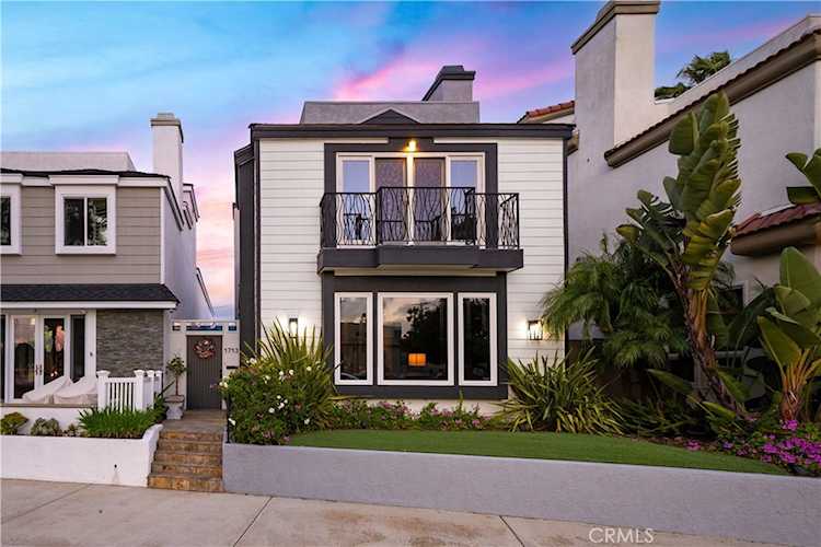 1713 Electric Avenue, Seal Beach, CA 90740