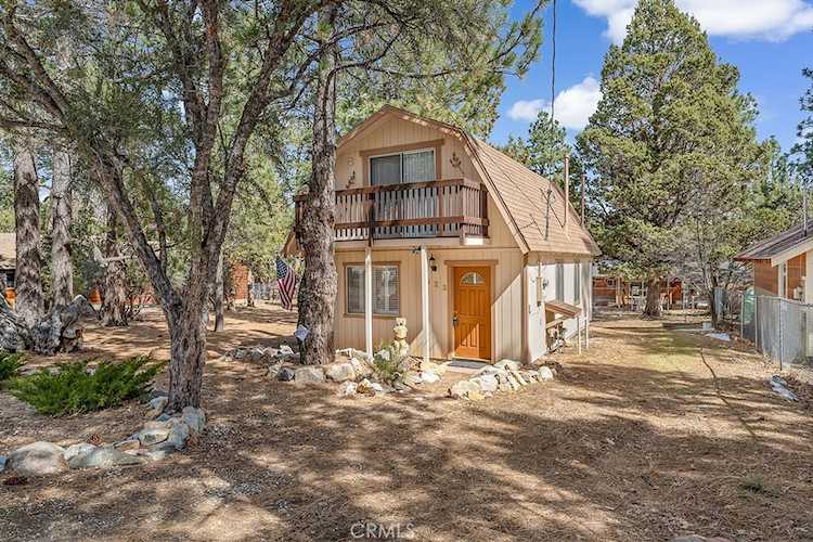 523 Wabash Ln, Sugarloaf, CA 92386