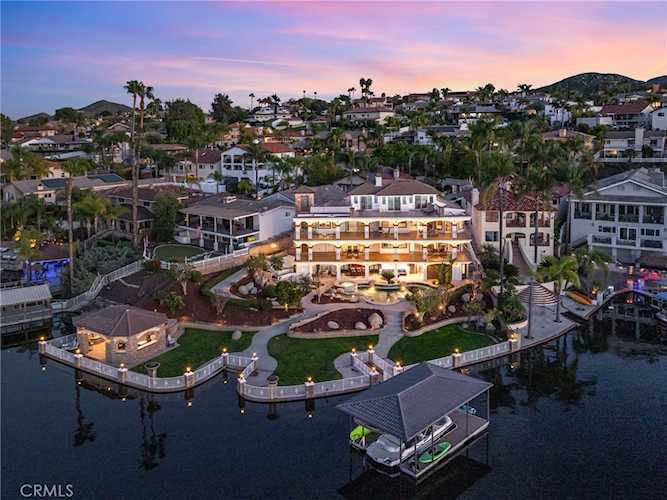 22250 Village Way, Canyon Lake, CA 92587