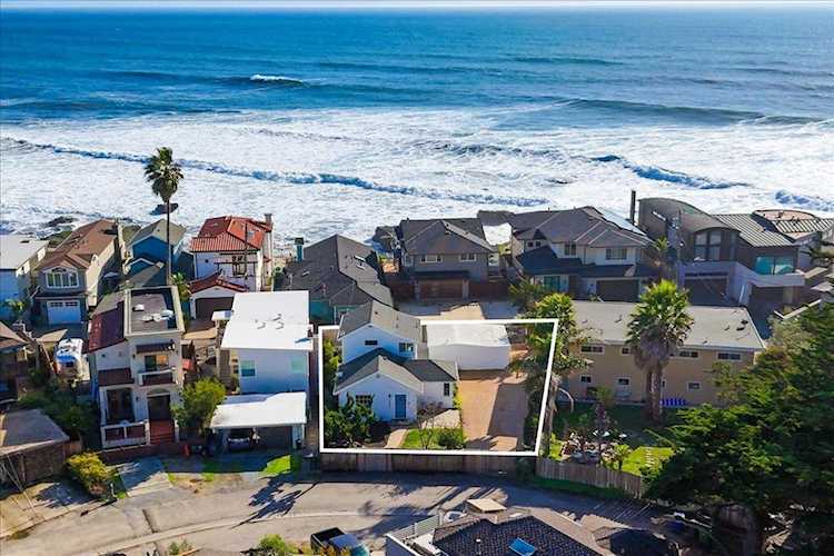 2866 Chesterfield Dr, Santa Cruz, CA 95062