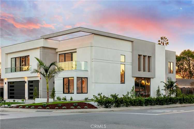 853 Oak, Costa Mesa, CA 92627