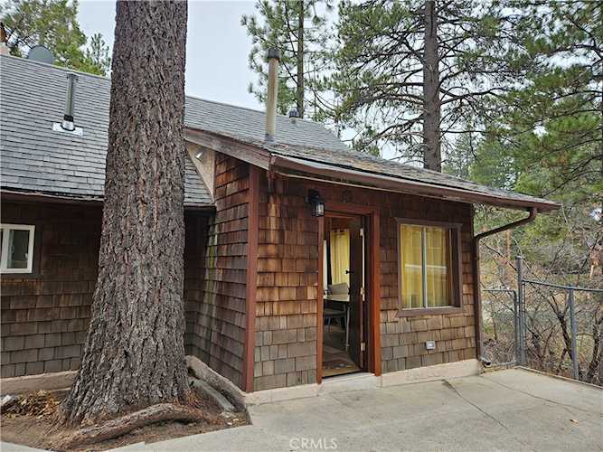 32868 Deer Ln, Running Springs, CA 92382