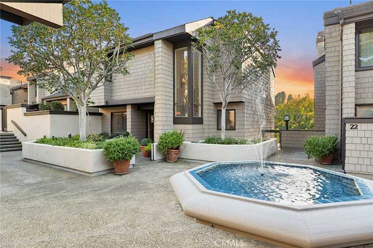 24 Canyon Island Dr, Newport Beach, CA 92660