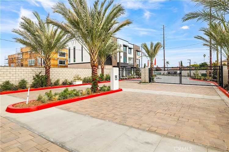 31 Bigsby Dr, Stanton, CA 90680