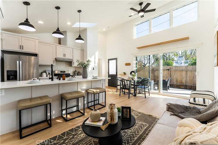 16122 San Fernando Mission Blvd, Granada Hills, CA 91344