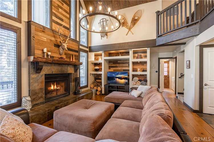 875 Sierra Vista Dr, Twin Peaks, CA 92391