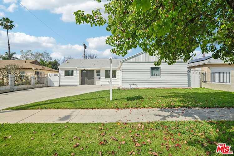 8061 Hesperia Ave, Reseda, CA 91335