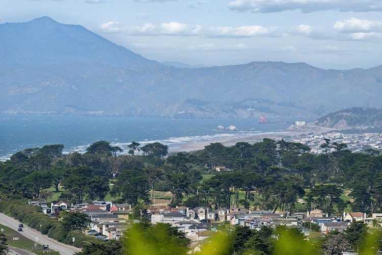 31 Avalon Dr, Daly City, CA 94015