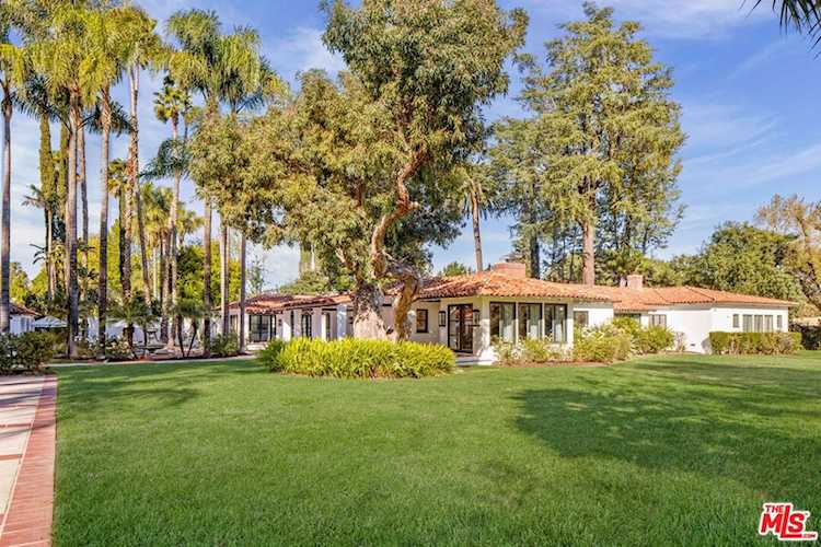 18625 Wells Dr, Tarzana, CA 91356