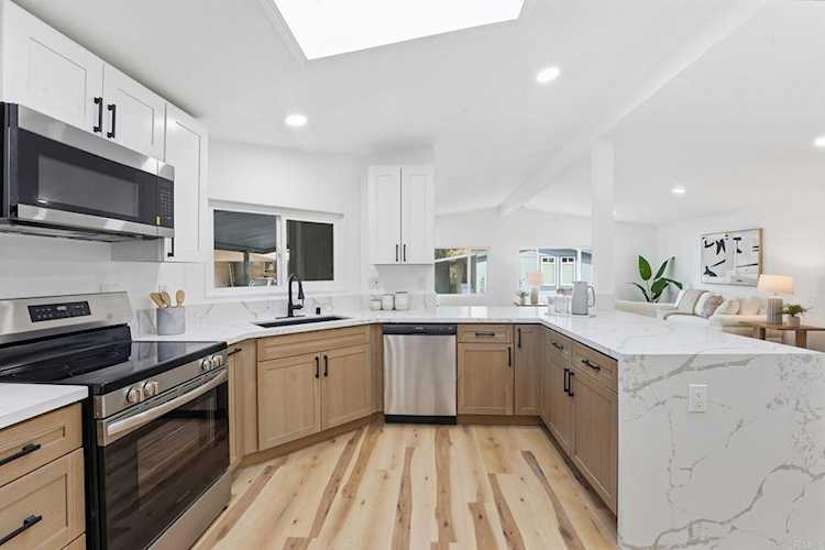 8975 Lawrence Welk Dr #446, Escondido, CA 92026