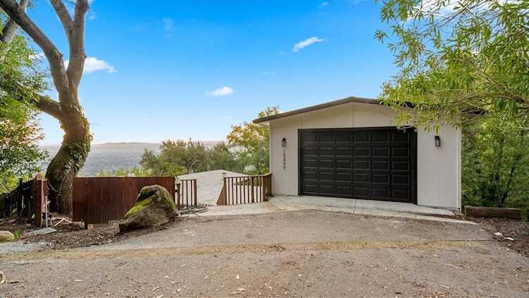 15499 Bohlman Rd, Saratoga, CA 95070