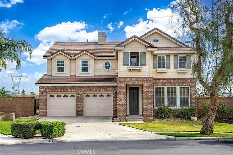 15621 Pisa Ln, Fontana, CA 92336