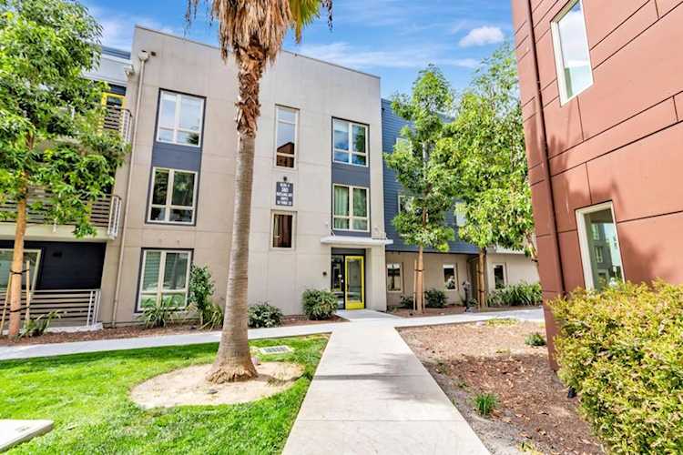 380 Riesling Ave #21, Milpitas, CA 95035