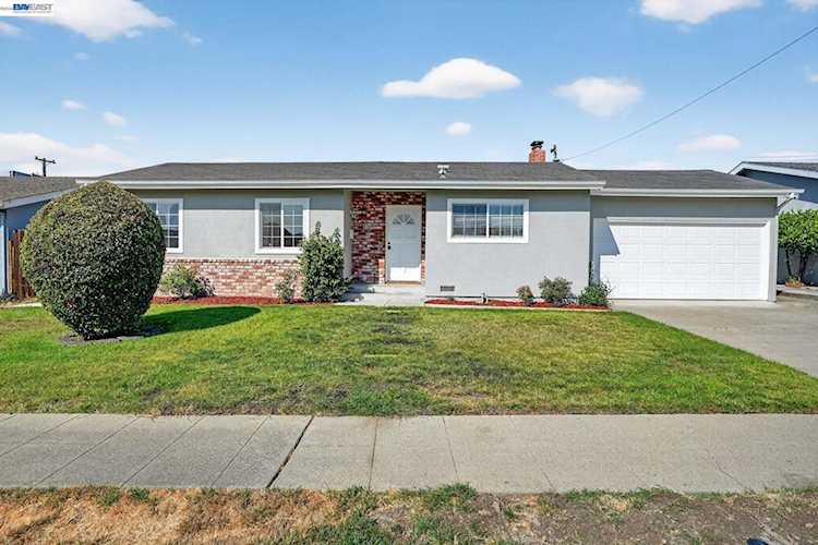 8578 Deervale Rd, Dublin, CA 94568