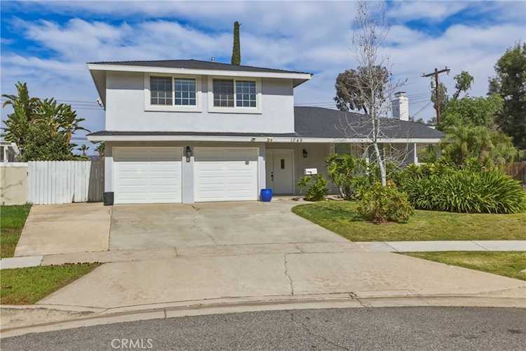 1049 Evergreen Ct, Redlands, CA 92374