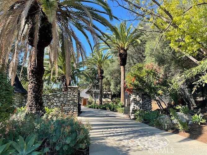 4457 Liveoak Dr, Claremont, CA 91711