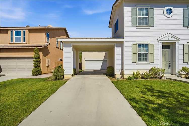 653 E Gardenia Dr, Azusa, CA 91702