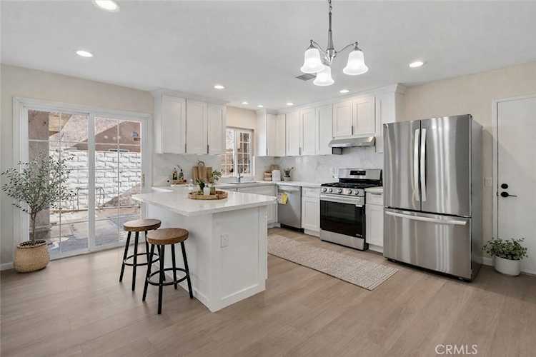 7615 Glade Ave #114, Canoga Park, CA 91304