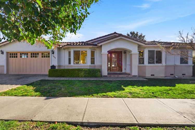 1352 S Stelling Rd, Cupertino, CA 95014