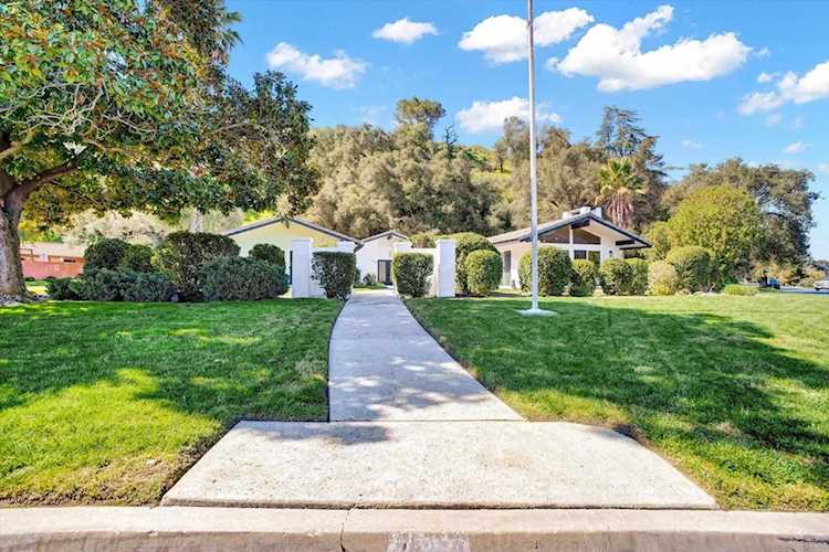 32369 Wiskon Way W, Pauma Valley, CA 92061