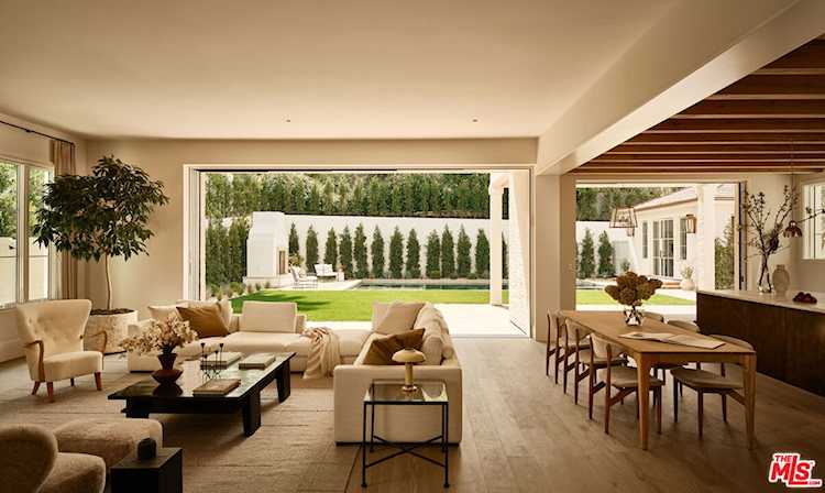 15620 Woodvale Rd, Encino, CA 91436