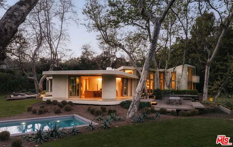 800 Brooktree Rd, Pacific Palisades, CA 90272