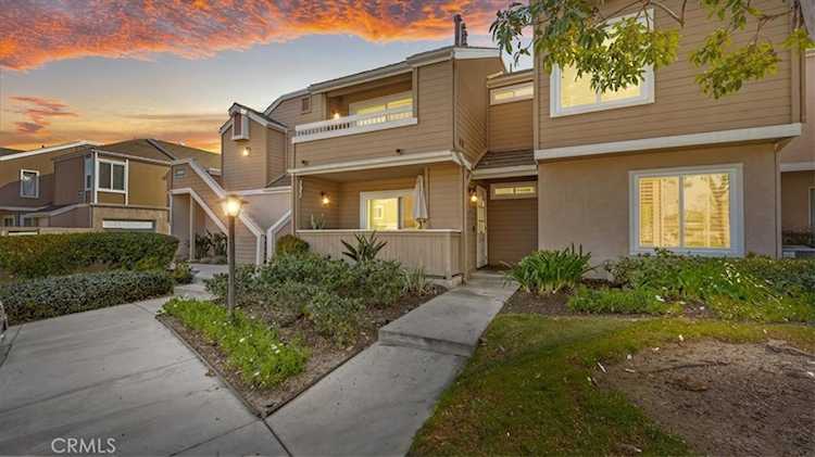 10450 E Briar Oaks #B, Stanton, CA 90680