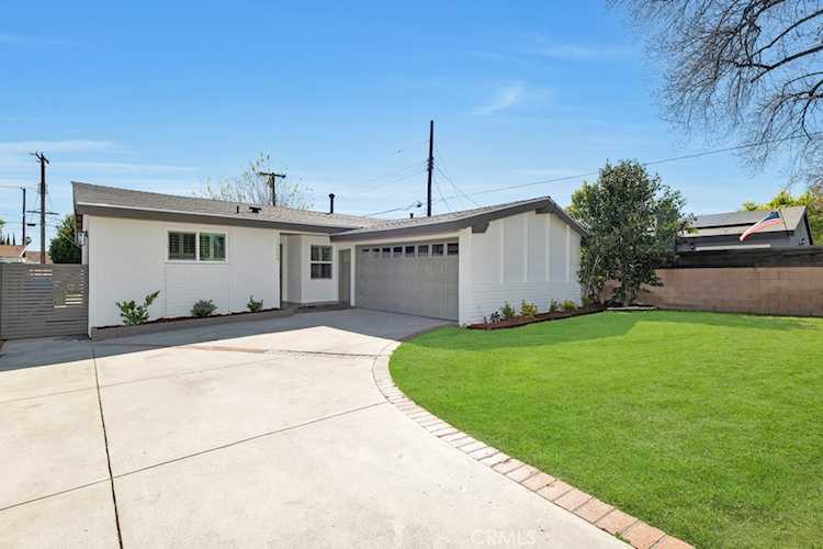 19844 Hemmingway St, Winnetka, CA 91306