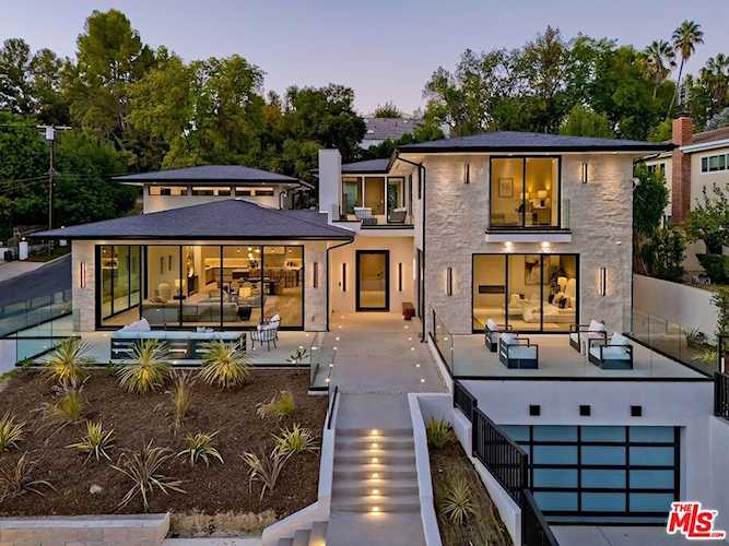 16879 Mooncrest Dr, Encino, CA 91436