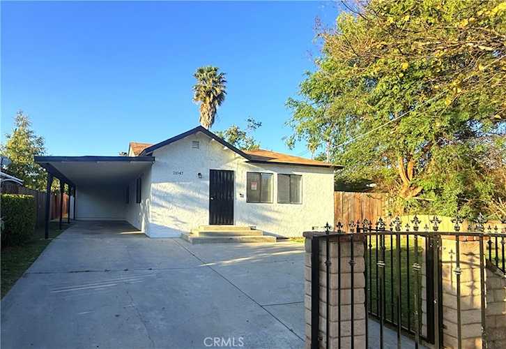 21047 Runnymede St, Canoga Park, CA 91303