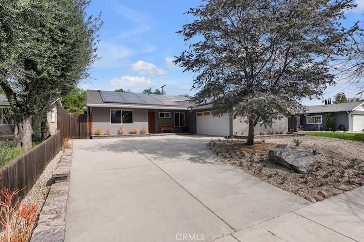 23807 Hartland St, West Hills, CA 91307
