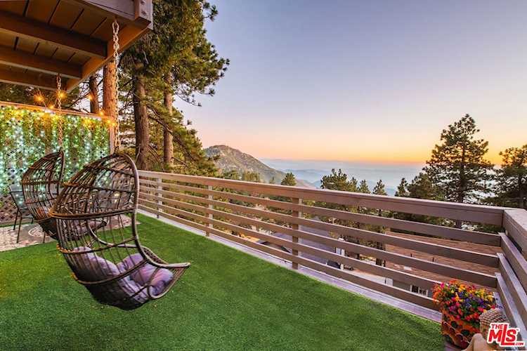 31561 Panorama Dr, Running Springs, CA 92382