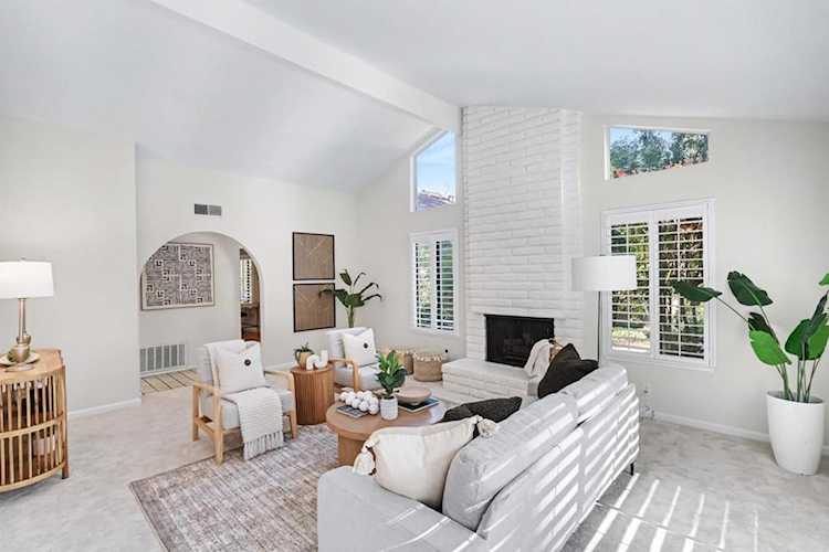 19816 Vineyard Ln, Saratoga, CA 95070