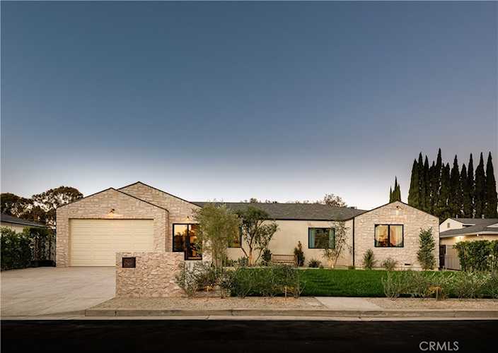 15719 Hartsook St, Encino, CA 91436