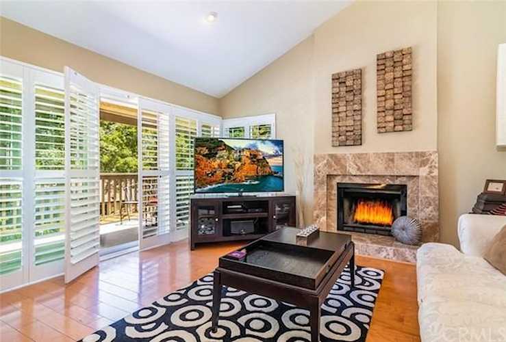 74 Rosehedge Ln, Oak Park, CA 91377