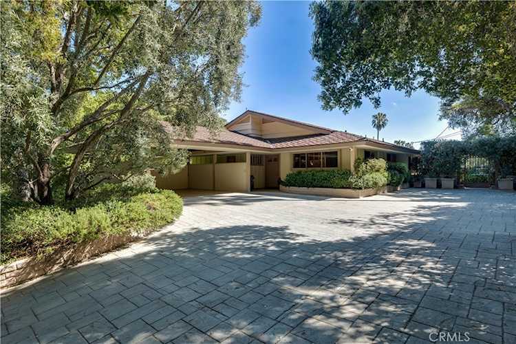 16700 Bosque Dr, Encino, CA 91436