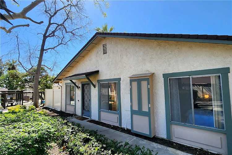 820 E Silver Maple, Azusa, CA 91702