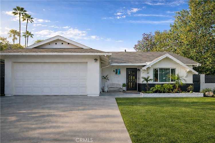 16461 Gunther St, Granada Hills, CA 91344