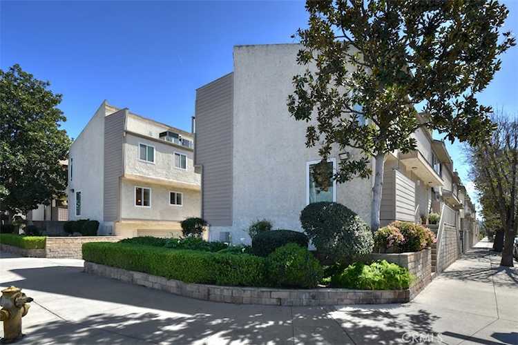 7240 Shirley #101, Reseda, CA 91335