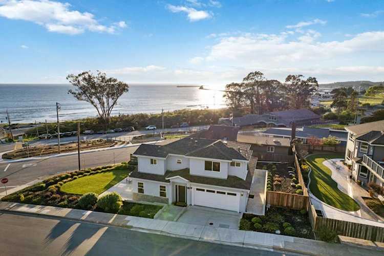 634 Coronado St, El Granada, CA 94018