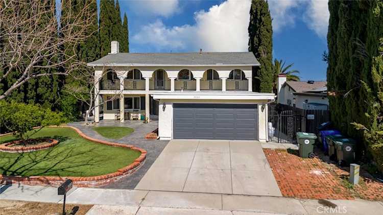 19707 Green Mountain Dr, Newhall, CA 91321