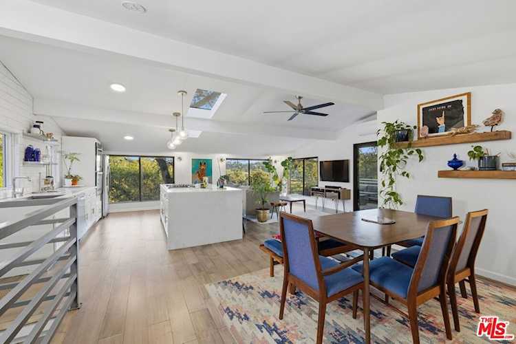 21936 Canon Dr, Topanga, CA 90290