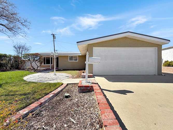27723 Foxlane Dr, Canyon Country, CA 91351