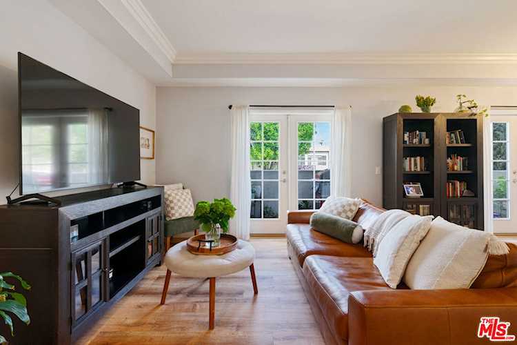 12010 Magnolia Blvd #101, Valley Village, CA 91607