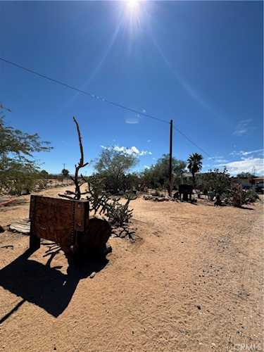 1990 Bourbon, Landers, CA 92285